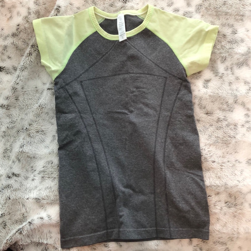 Grey short sleeved ivivva top